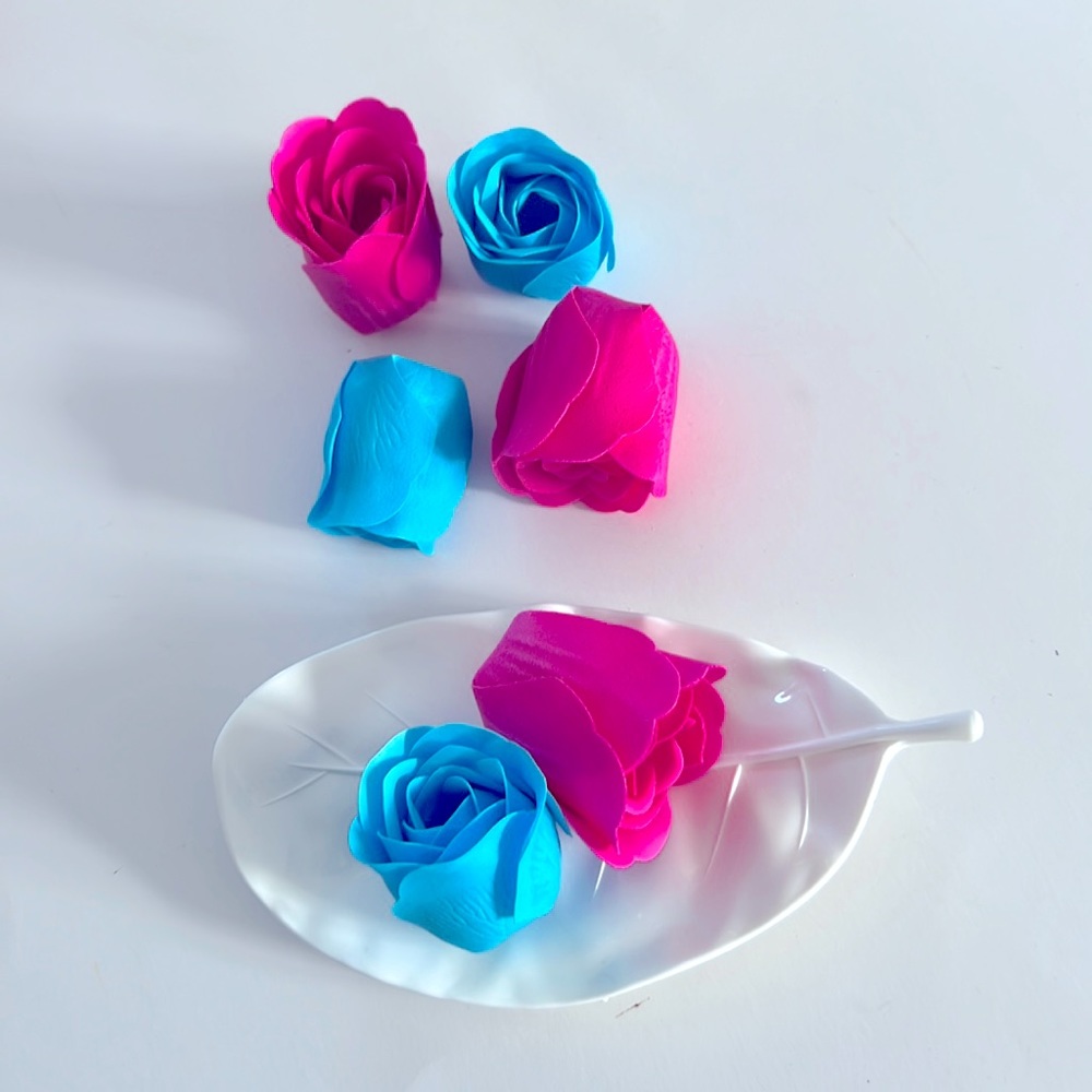 7 pieces Soap Holder with Roses Soaps for Your Bath Or Washroom